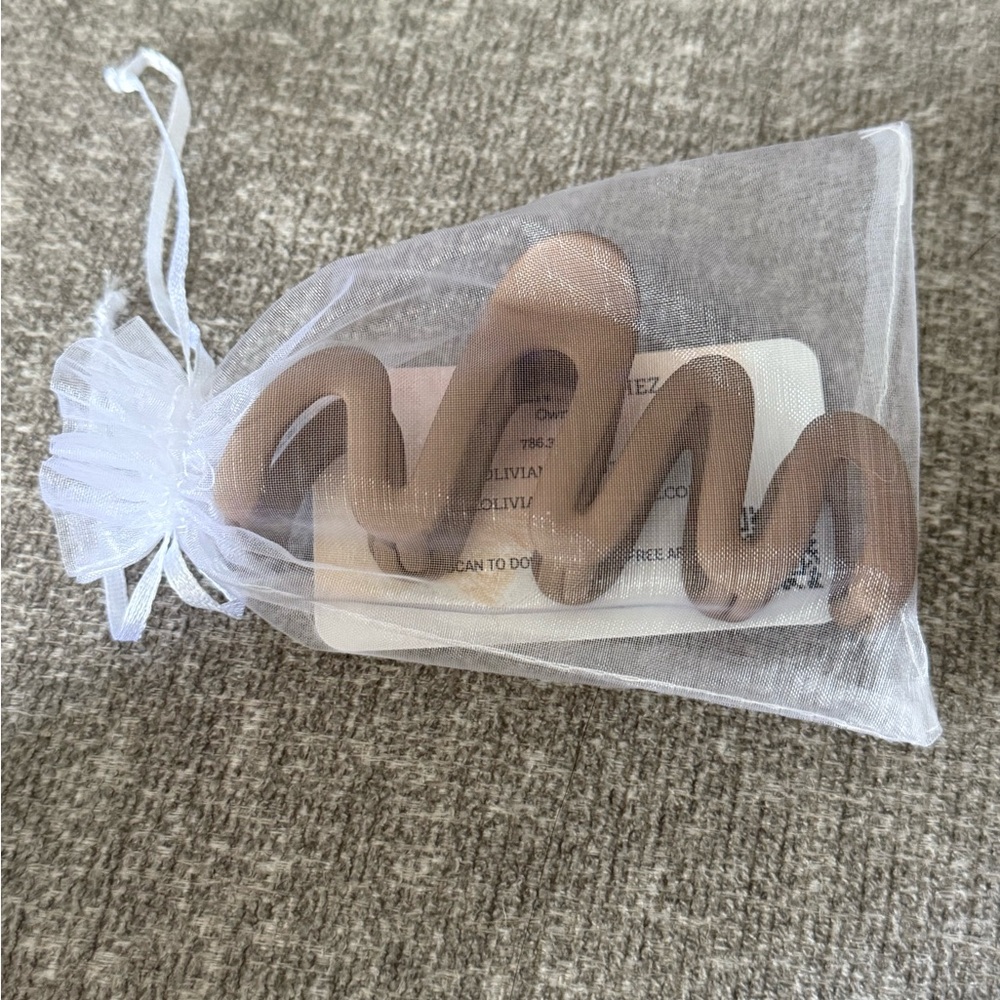 Brown Wavy Hair Clip